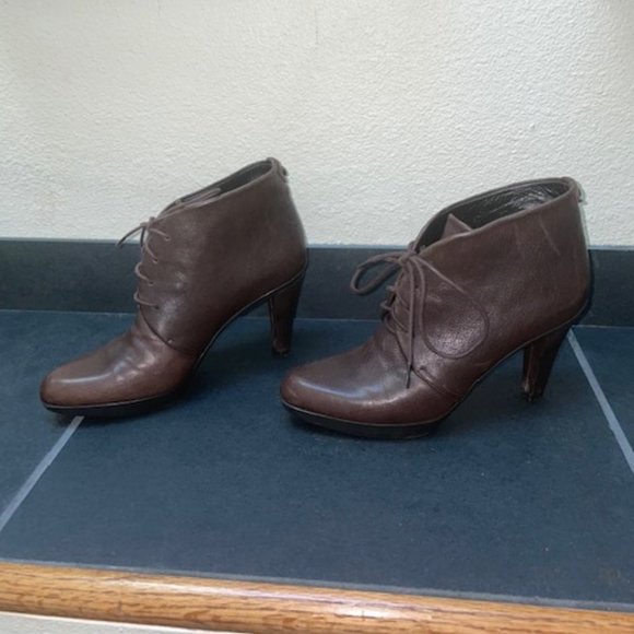 Stuart Weitzman Brown Leather Lace Up Heeled Boots, Size 6 - Picture 7 of 13